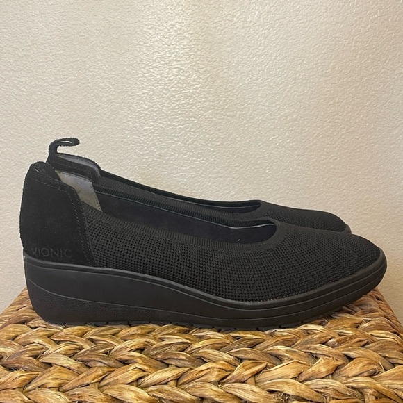 Vionic Jacey Women's Slip-on Wedge Shoe. EUC Black. Women’s US size 10 - Picture 10 of 10
